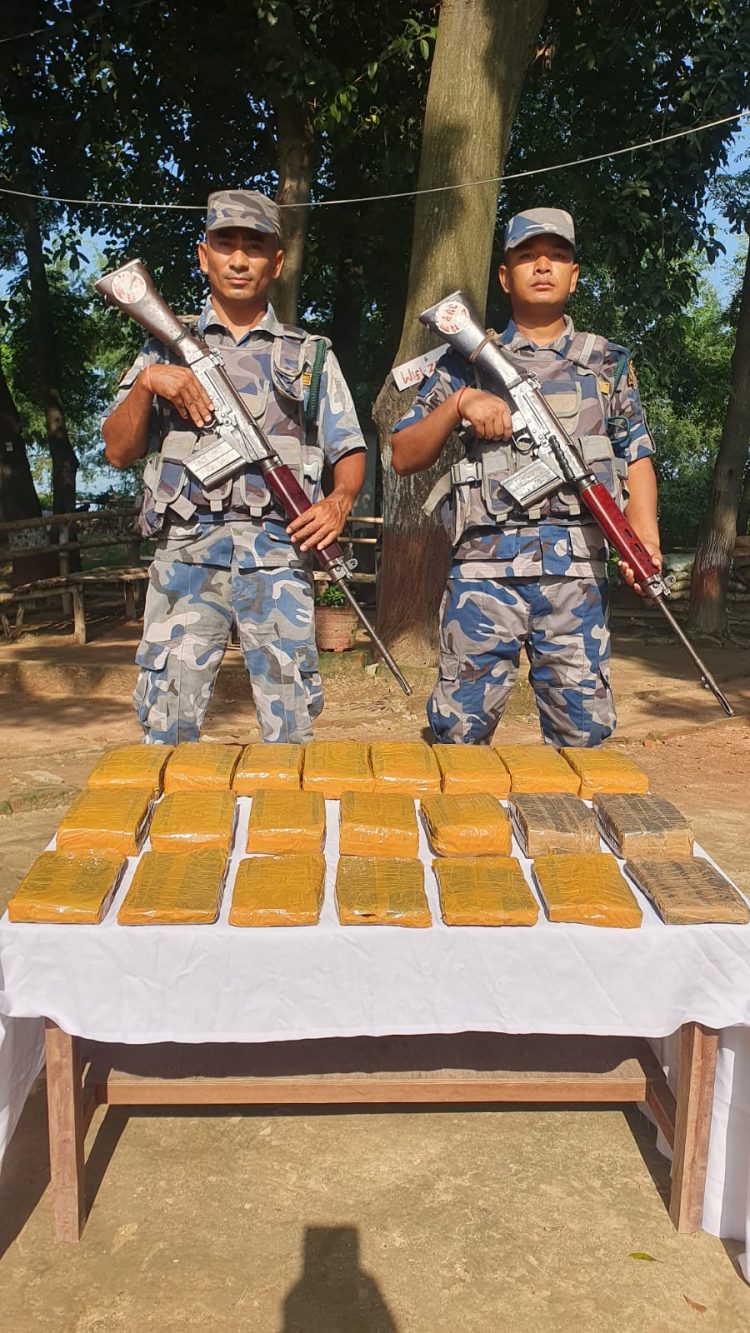 पोखरीया नगरपालिका ८ जगतपुर बाट लागु औषध चरेस बरामद