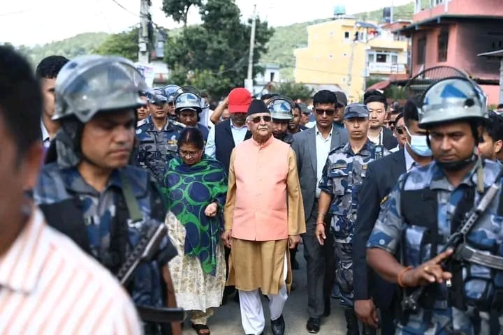 कस्तो दिन आयो: प्रहरीको कडा सुरक्षाबीच केपी ओली आफ्नै कार्यालयको कार्यक्रममा सहभागी
