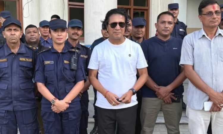 अभिनेता दिपकद्वारा प्रहरी वृत्त थानकोटमा पाँच लाखको सहयोग