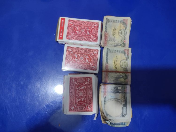 जुवाखालबाट जुवा खेल्ने मानिसहरू पक्राउ