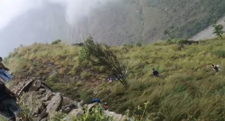 धरानबाट पाँचथर जाँदै गरेको जीप तमोर नदीमा खस्यो