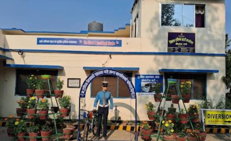 ट्राफिक प्रहरी को मनोमानी महिनौ बितिसक्दा ब्लु-बूक फिर्ता नदेको