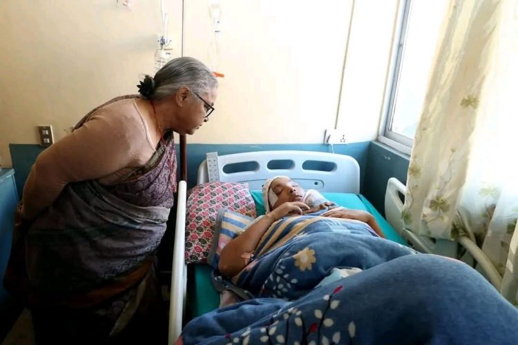 प्रधानमन्त्री सुशीला कार्की जेनजी आन्दोलनमा घाइते सन्तोष बोहराको अवस्थाबारे बुझ्न अस्पताल पुगिन्