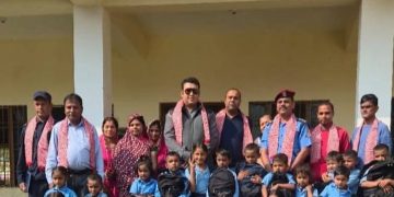 बिरगंज मैजे श्रीसिया वार्ड २५ मा विद्यार्थीहरूलाई विद्यालय सामग्री वितरण