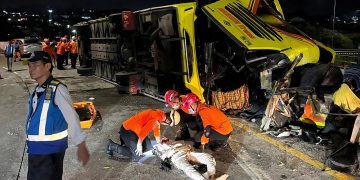 इन्डोनेसियामा बस दुर्घटना, १६ जनाको मृत्यु