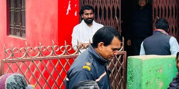 जेनजी उम्मेदवार इस्तखारको सखुवा प्रसौनीमा आक्रामक घरदैलो, जितका लागि मतदातासँग प्रत्यक्ष अपिल