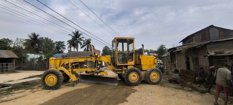 पाँच वर्षदेखि अलपत्र सडकको विरोधमा स्थानीयद्वारा सडक अवरुद्ध